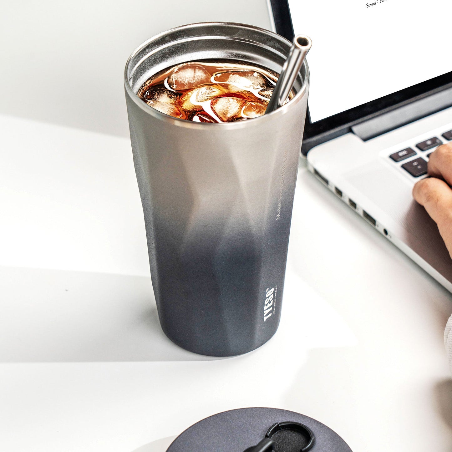 FLAIR Tumbler with Lid and Retractable Straw